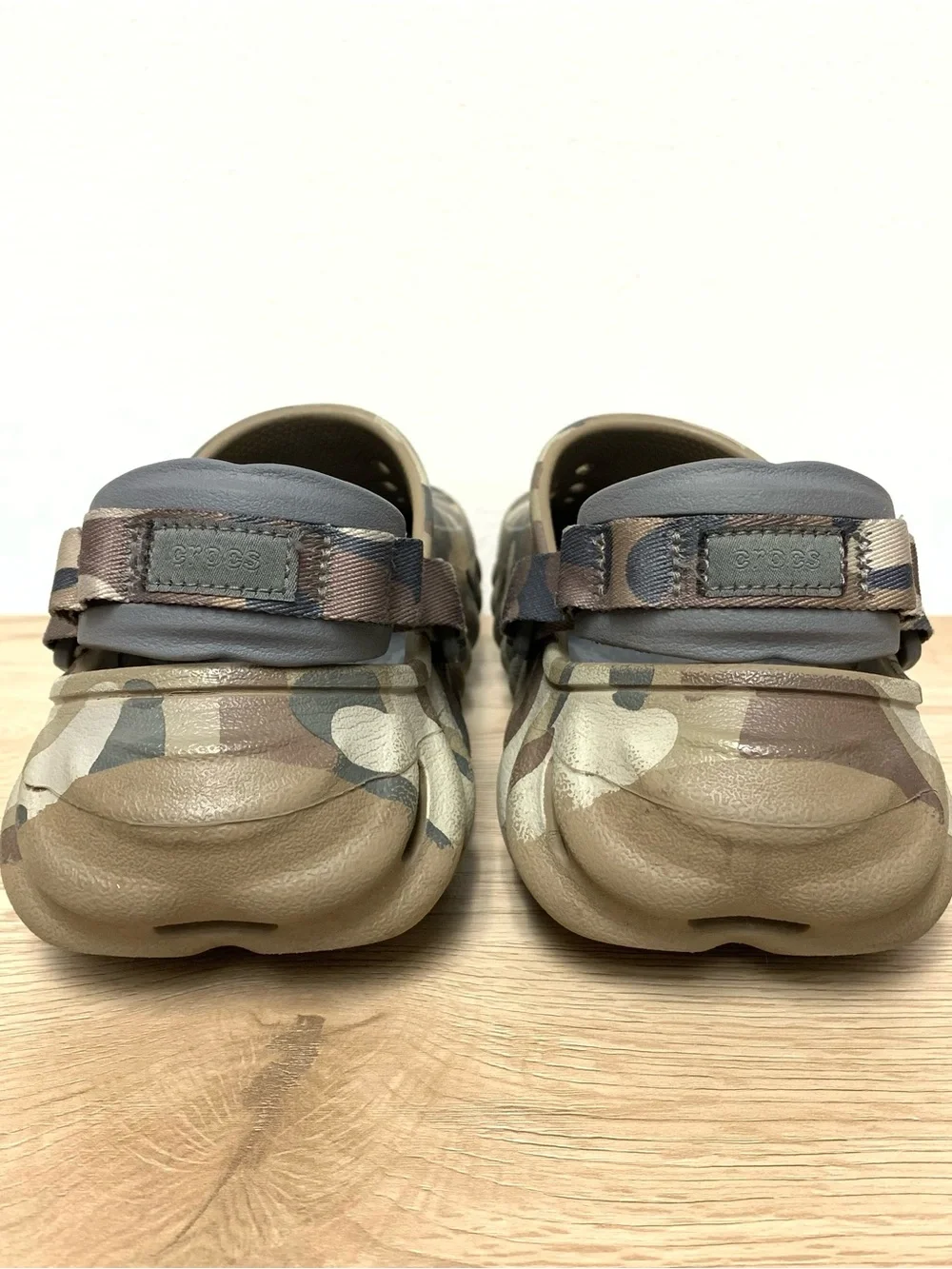 Crocs Echo Camo Redux Clog Shoes Mens 7 Womens 9 Gray Tan Camouflage Scuffs